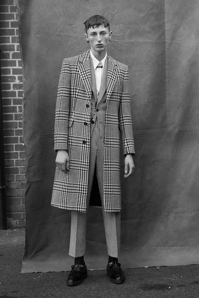 Look 3